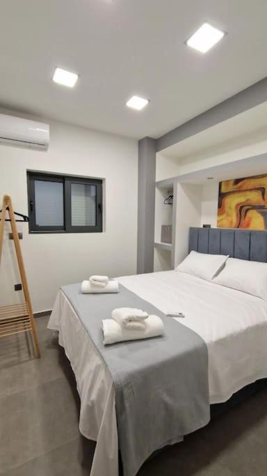 Faronita - Luxury Apt In The Heart Of Kalamata Extérieur photo