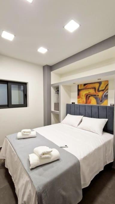 Faronita - Luxury Apt In The Heart Of Kalamata Extérieur photo