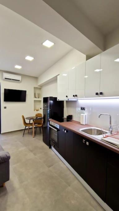 Faronita - Luxury Apt In The Heart Of Kalamata Extérieur photo